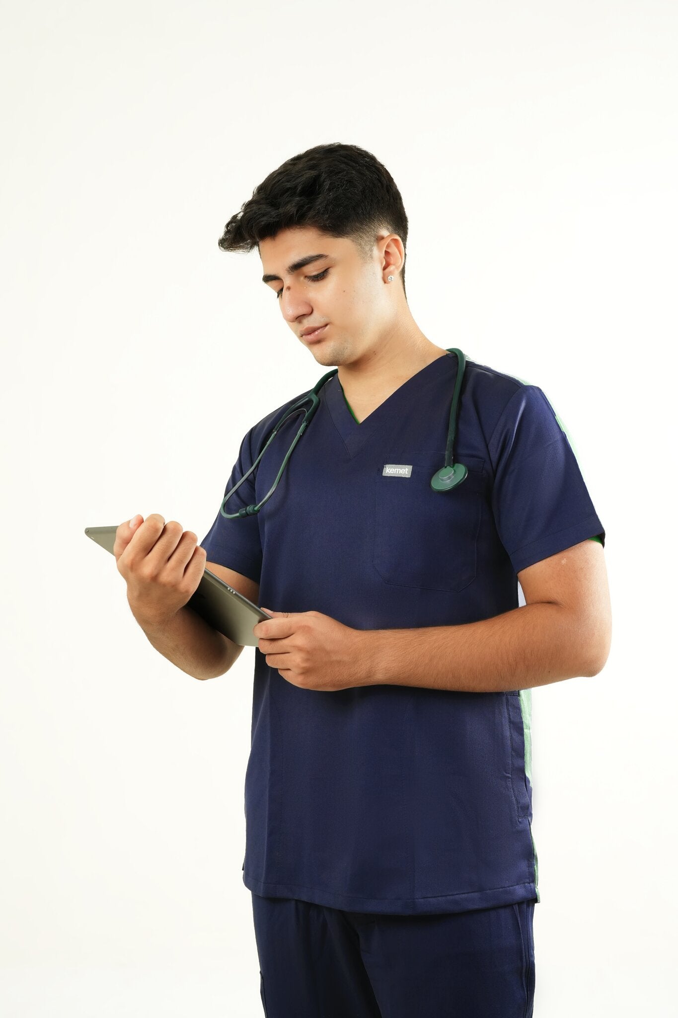 Atlas 3-Pocket Scrub Top Kemet