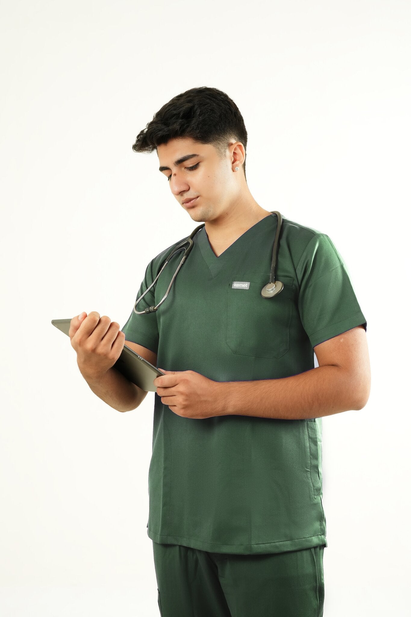 Atlas 3-Pocket Scrub Top Kemet