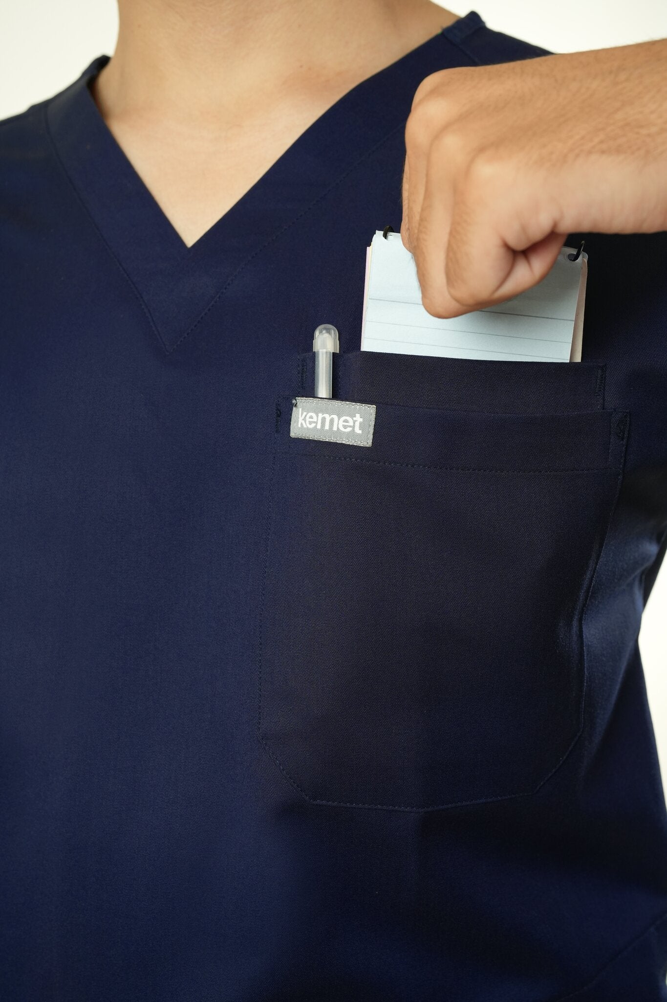 Atlas 3-Pocket Scrub Top Kemet
