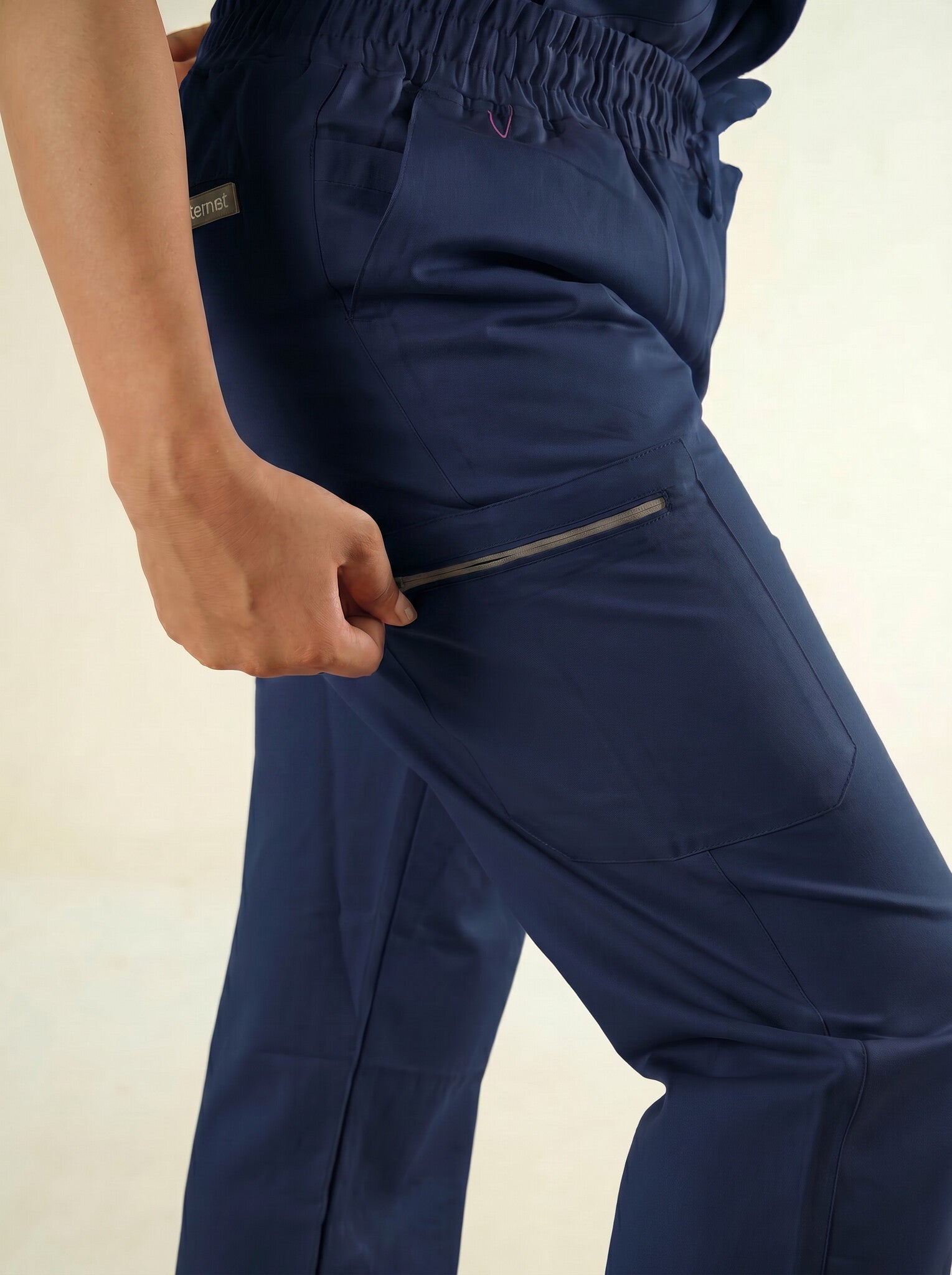 Daisy 6 Pocket Scrub Bottom Kemet