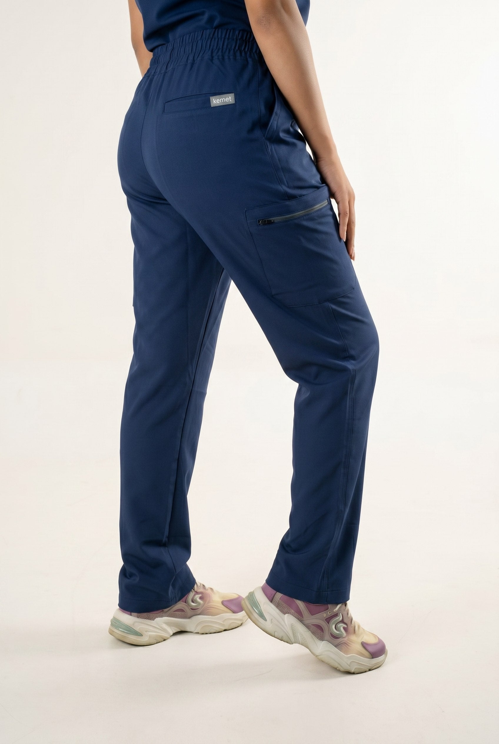 Daisy 6 Pocket Scrub Bottom Kemet